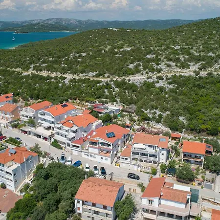 Kornati Paradise Bella Olimpia * ティスノ